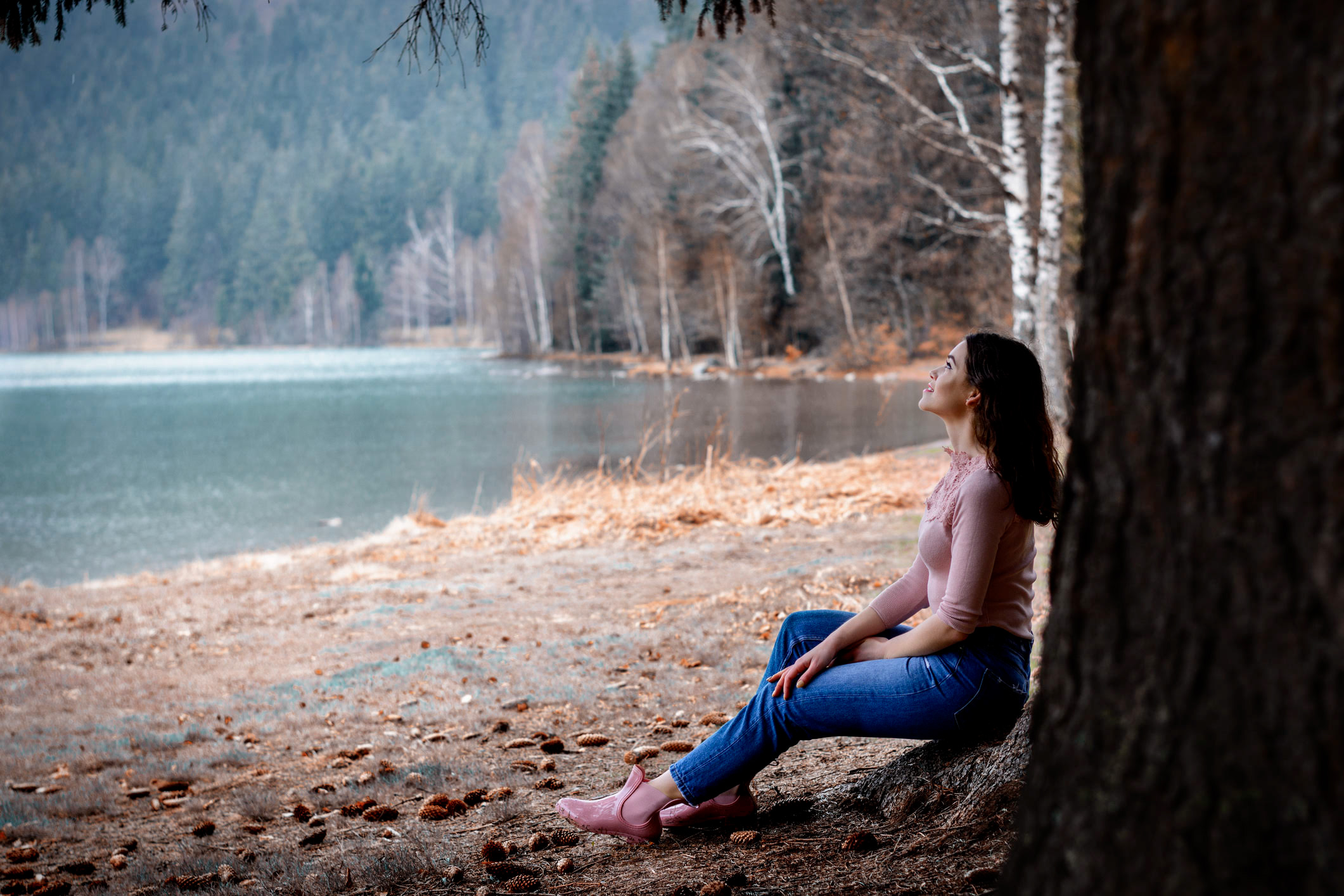 Woman sitting tree
